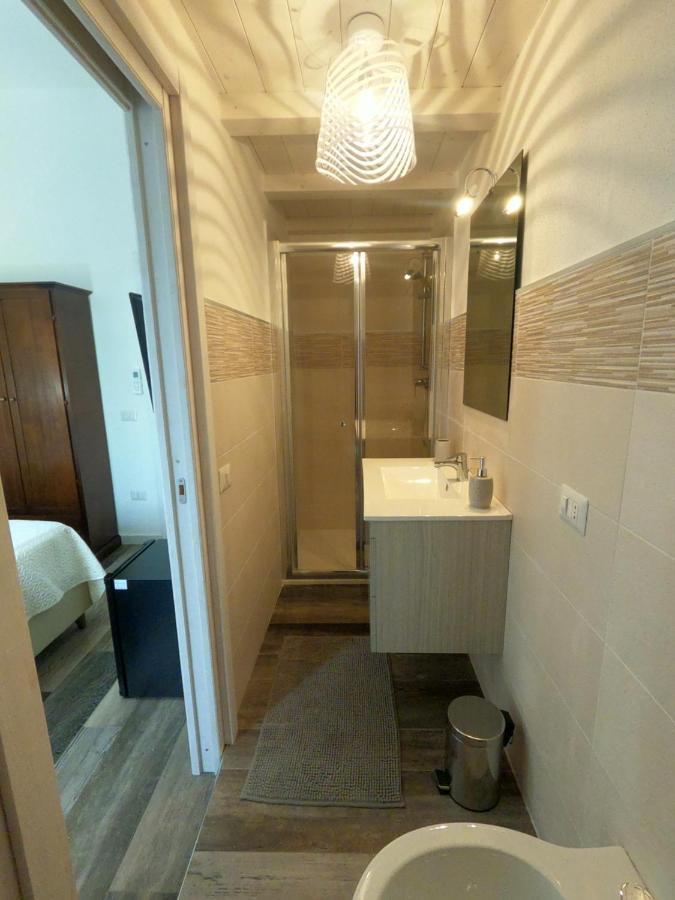 Villa Sari Affitta Camere La Caletta Kültér fotó