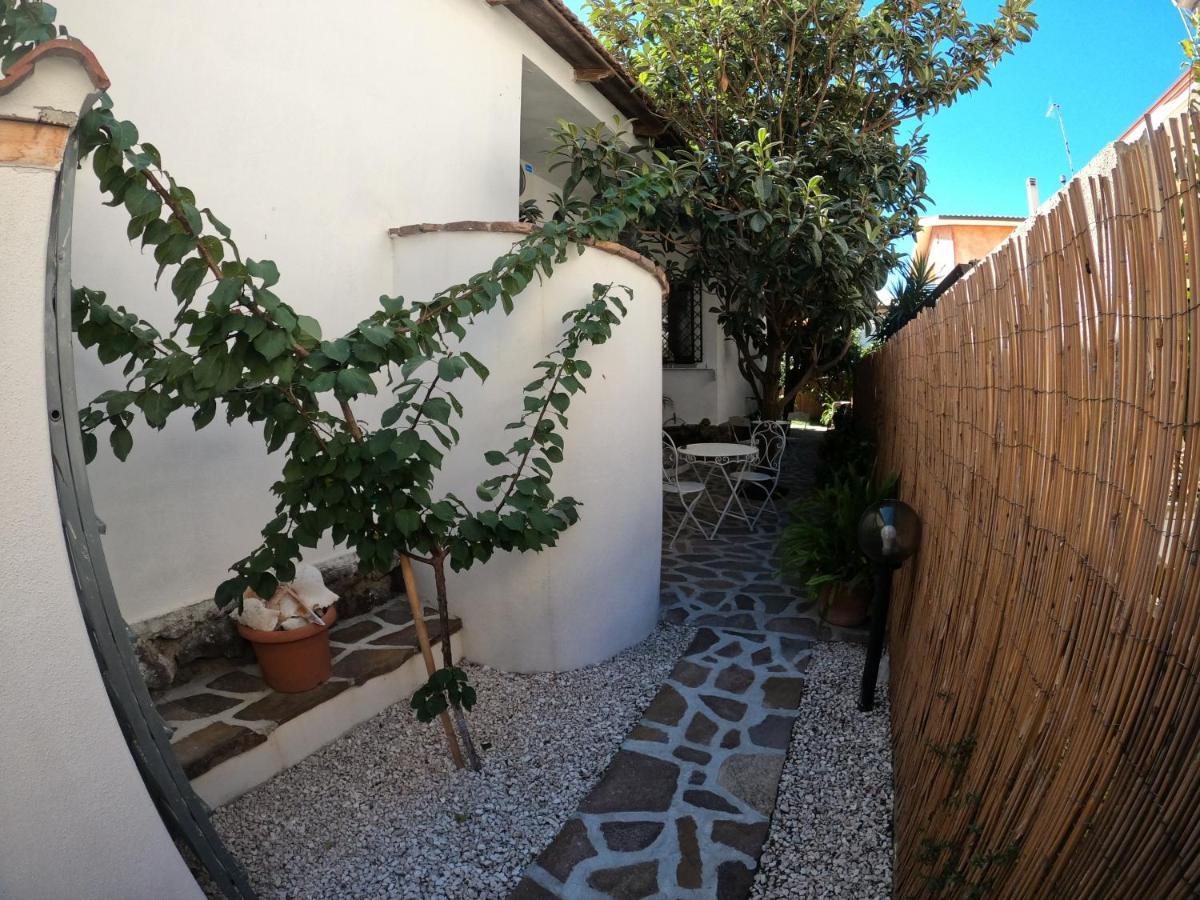 Villa Sari Affitta Camere La Caletta Kültér fotó